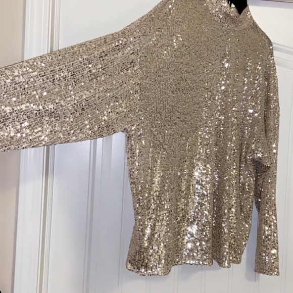 Sparked sequence top - Picture 3 of 6